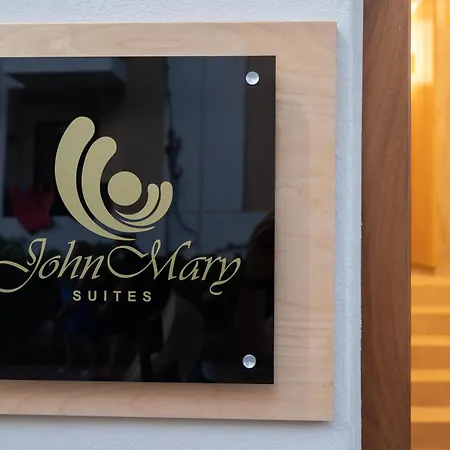 John & Mary Apartment *